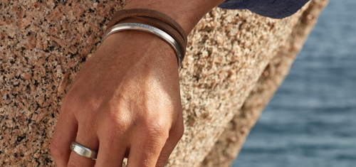 ENERGETIX Sieraden voor Heren | ENERGETIX Armbanden voor Mannen Afbeelding van ENERGETIX Armbanden en een ENERGETIX Ring voor Heren uit de nieuwe collectie ENERGETIX Sieraden voor Heren